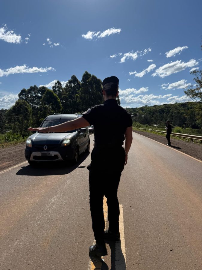 La Policía intensifica operativos con controles y recorridas en los 79 municipios 5 10 - controles policiales 4 - 9