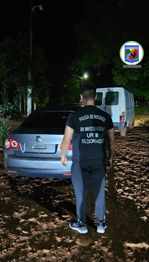 Simuló el robo de su auto y lo entregó a un desarmadero: la Policía descubrió la maniobra y terminó demorado 1 2 - detenido 2 - 1