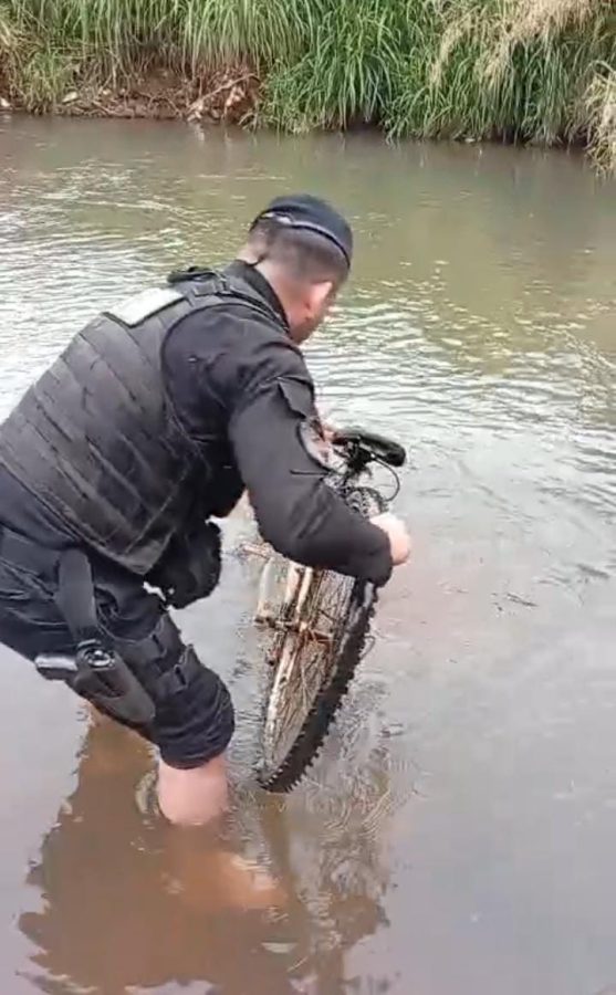 El escondite del Mbotaby: detuvieron a un hombre que robaba y ocultaba los bienes en un arroyo 2 4 - hombre ladron 1 - 3