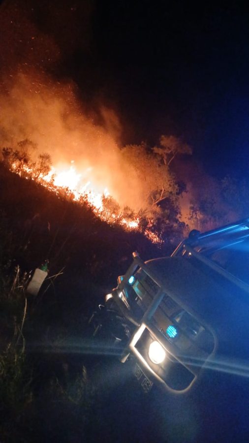 Bomberos evitaron que incendio de malezas se propague a un CAPS y una escuela de Santa Ana 1 2 - incendio 2 - 1
