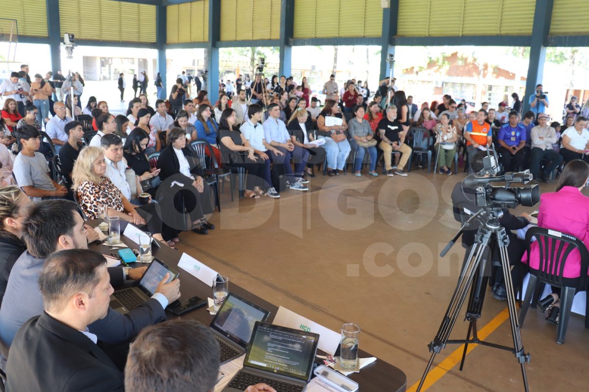 Jair Dib sobre sesionar en los barrios: “Es positivo para la gestión y la política" 1 2 - jair dib concejo posadas 1 - 1