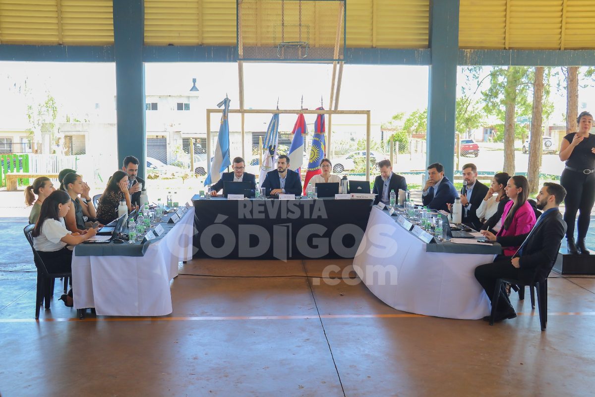 Jair Dib sobre sesionar en los barrios: “Es positivo para la gestión y la política" 4 8 - jair dib concejo posadas 4 - 7