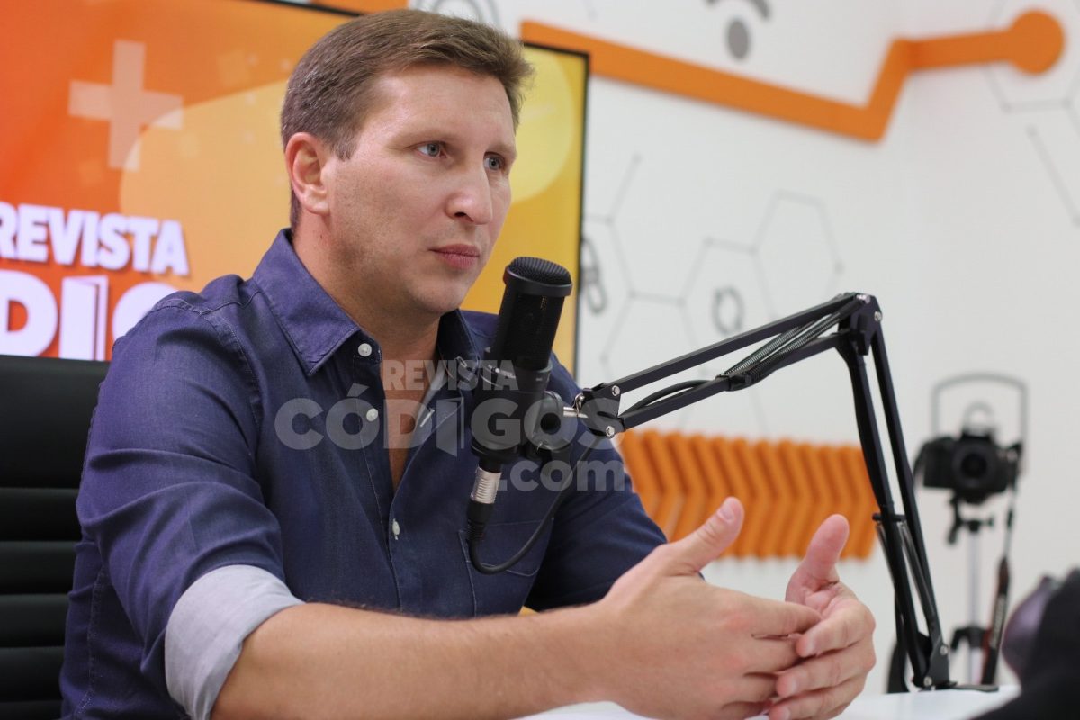 Sebastián Macias pasó por otro streaming de Códigos 4 8 - macias 5 - 7