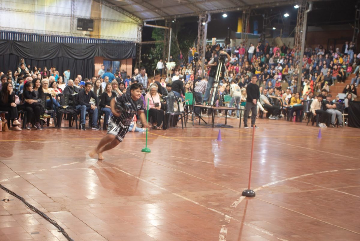 Montecarlo vivió a pleno la 37ª edición del Festival Provincial del Reviro y la Cultura Popular 12 24 - montecarlo fiesta del reviro 7 - 23