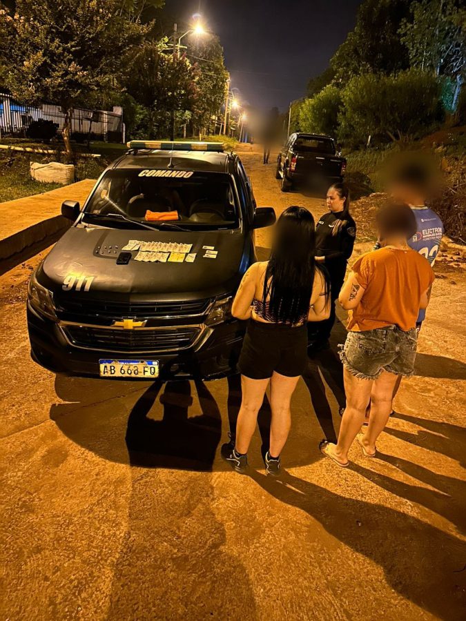 Detuvieron a una mujer en plena comercialización de cocaína en Oberá 1 2 - mujer con coca 1 - 1