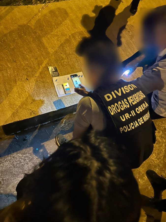 Detuvieron a una mujer en plena comercialización de cocaína en Oberá 2 4 - mujer con coca 3 - 3