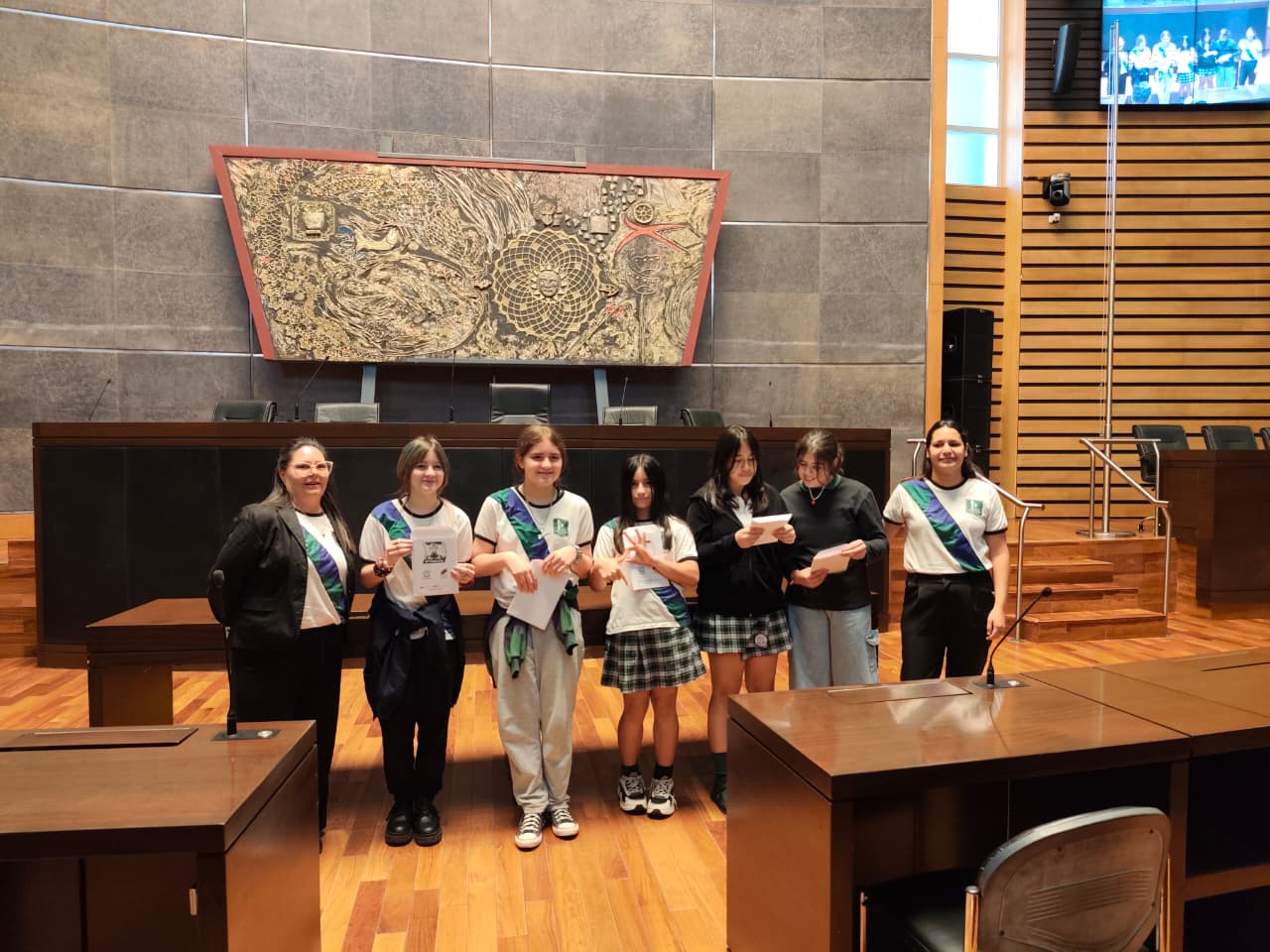 Estudiantes visitaron la Legislatura y se interiorizaron del trabajo de los diputados 3 6 - recorrida legislatura 3 - 5