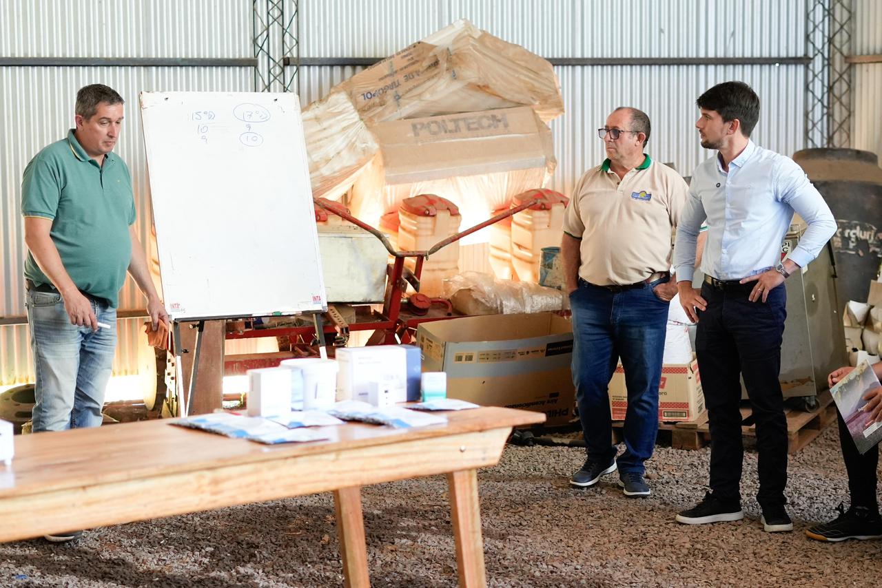 Spinelli impulsa capacitaciones en la Cuenca Lechera del Alto Uruguay 6 12 - spinelli cuenca lechera 2 - 11