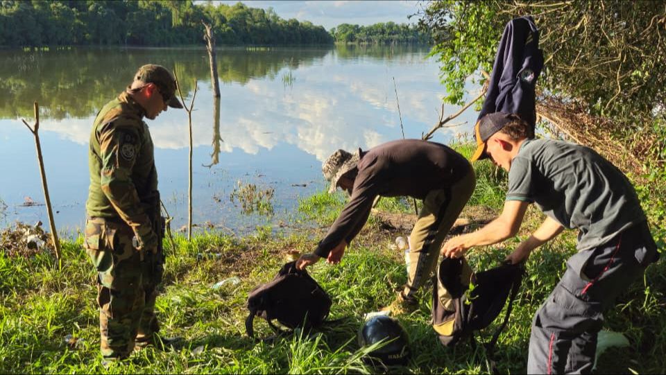 Intensifican controles en los ríos de Misiones tras el inicio de la veda de pesca 6 12 - veda pesca control 8 - 11