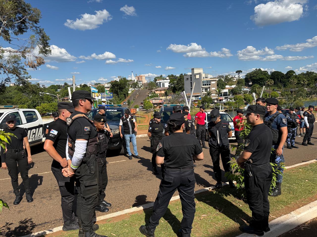 Buscan a seis convictos evadidos en Bernardo de Irigoyen 4 - 9