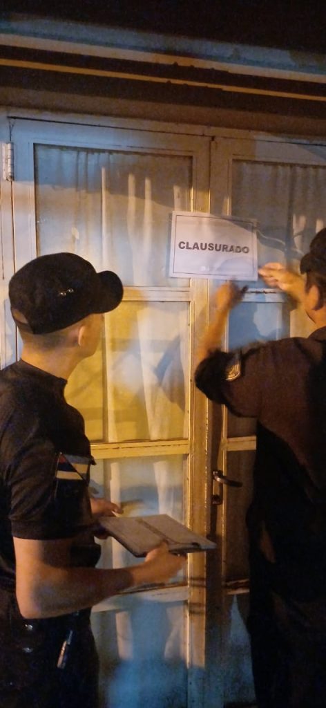 Clausuran una fiesta clandestina y un local nocturno por permitir el consumo de alcohol a menores 3 - 11