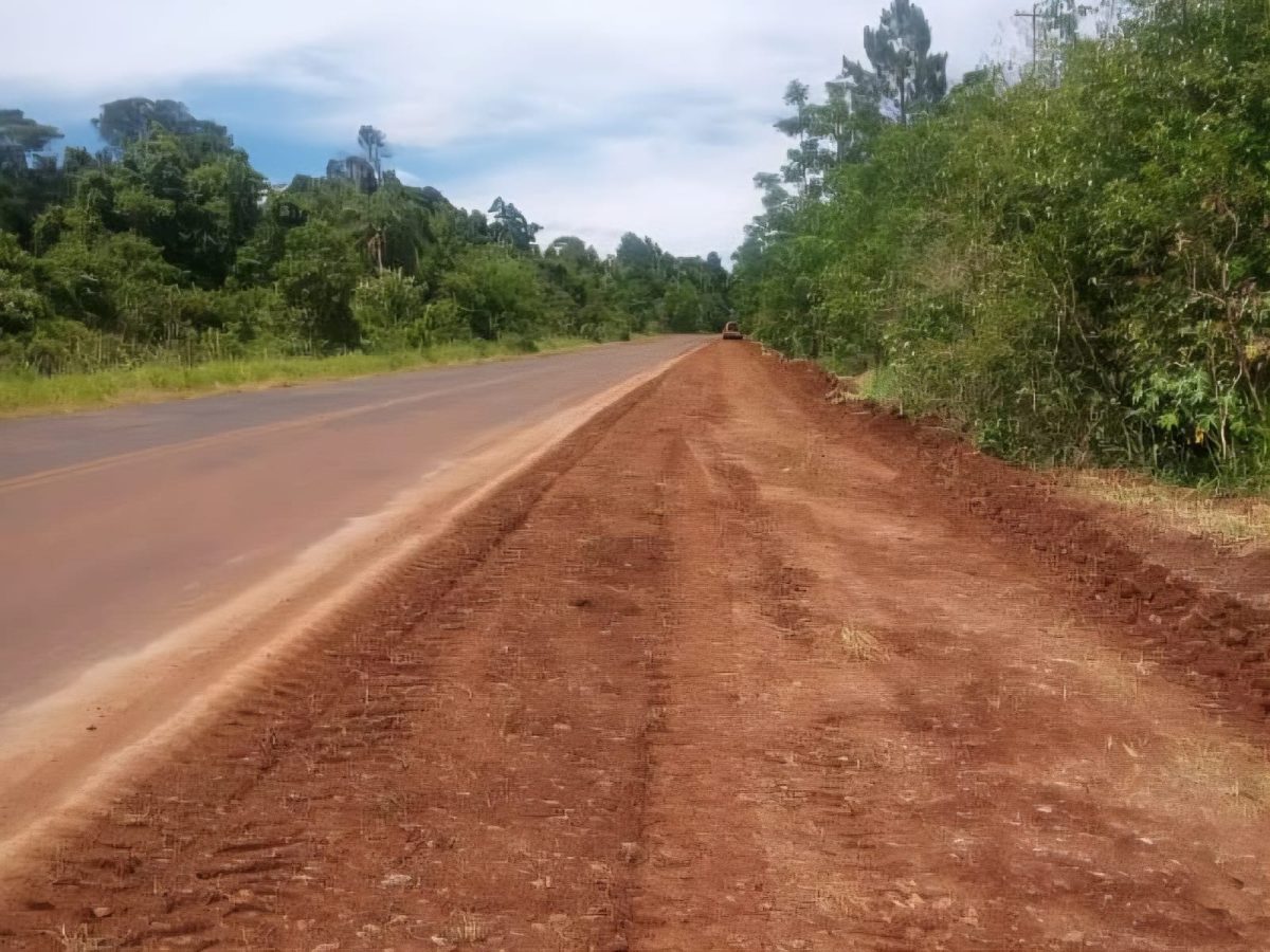 Vialidad provincial avanza con la mejora de banquinas sobre la Ruta 2 2 4 - DPV BANQUINAS RP 2 1 - 3