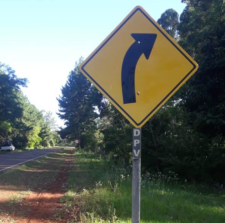 Vialidad provincial repuso e incorporó nuevas señales en rutas misioneras 2 4 - DPV CARTELES RUTAS 3 - 3