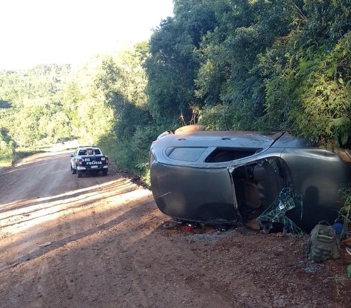 Despiste y vuelco sin personas lesionadas en Campo Viera
