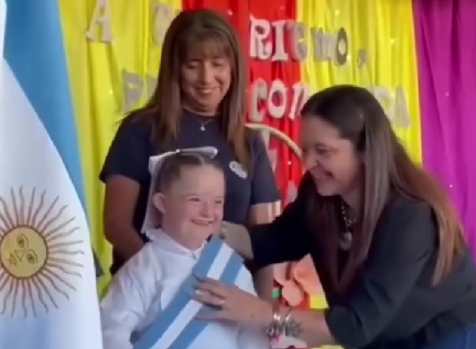 Guadalupe, la abanderada que emocionó a las redes y a todo Misiones