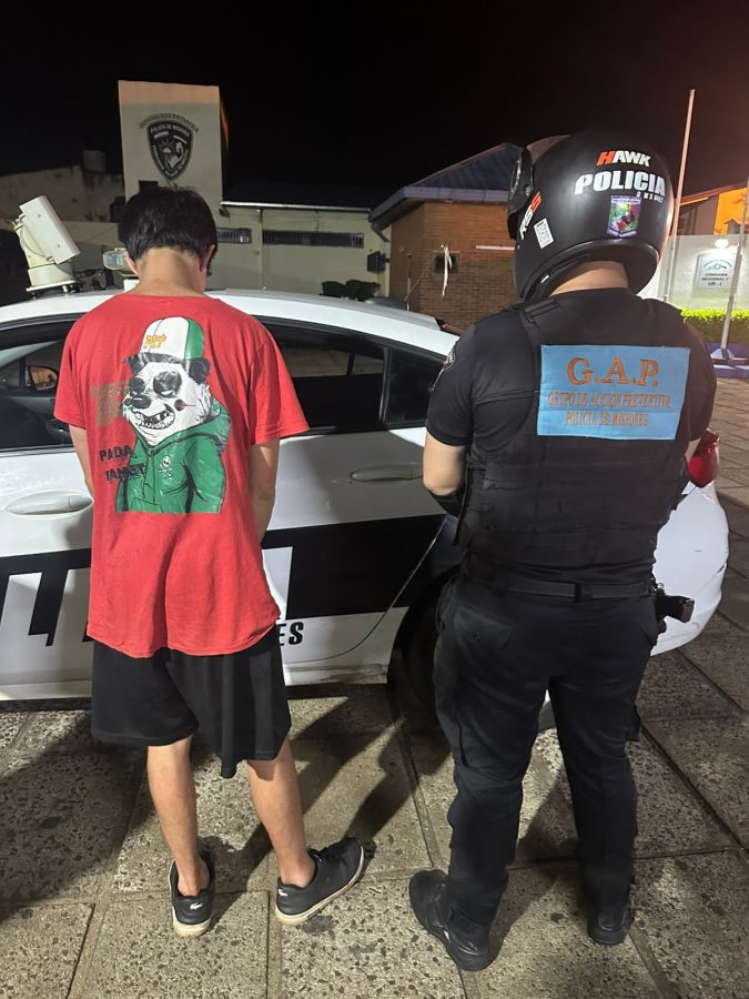 Cámaras del 911 detectaron a un hombre intentando robar vehículos y casas en Posadas 2 4 - IMG 20251224 WA0028 - 3