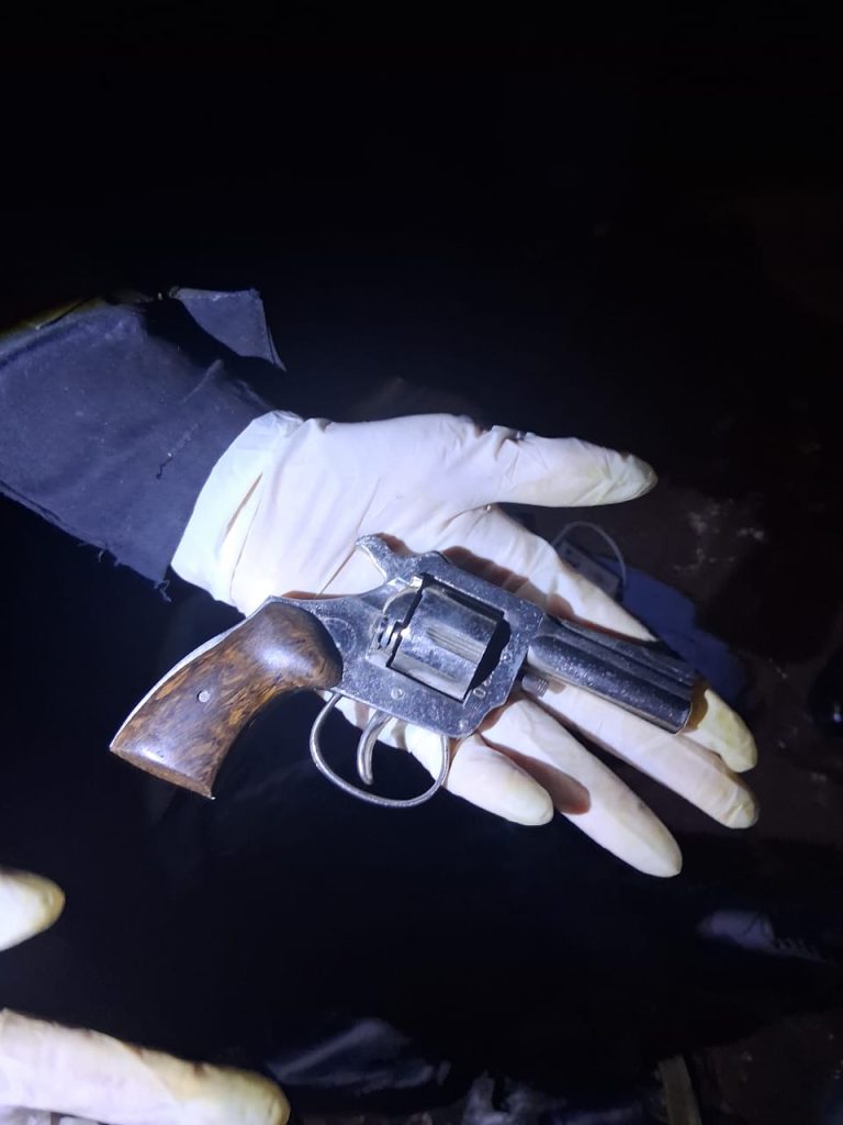 Jefatura ordenó el arresto de dos suboficiales por venta ilegal de armas en Alem 2 4 - Jefatura ordeno el arresto de dos suboficiales por venta ilegal de armas en Alem 4 - 3