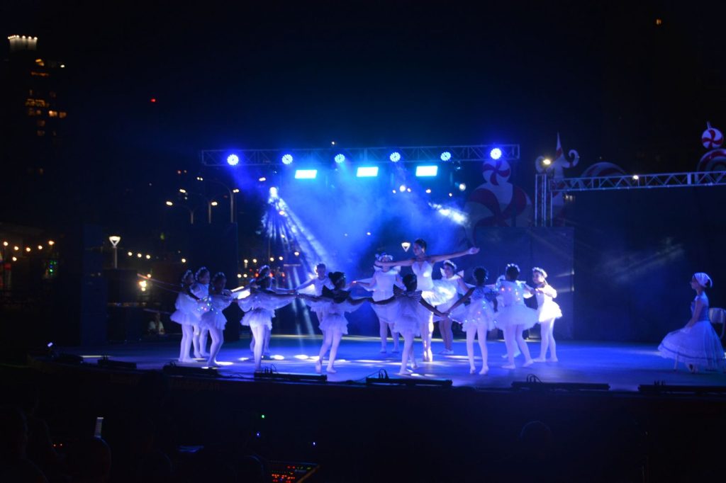La Escuela Municipal de Danzas cerró el año con un gran espectáculo en el Parque de las Fiestas 4 8 - La Escuela Municipal de Danzas cerro el ano con un gran espectaculo en el Parque de las Fiestas 4 - 7