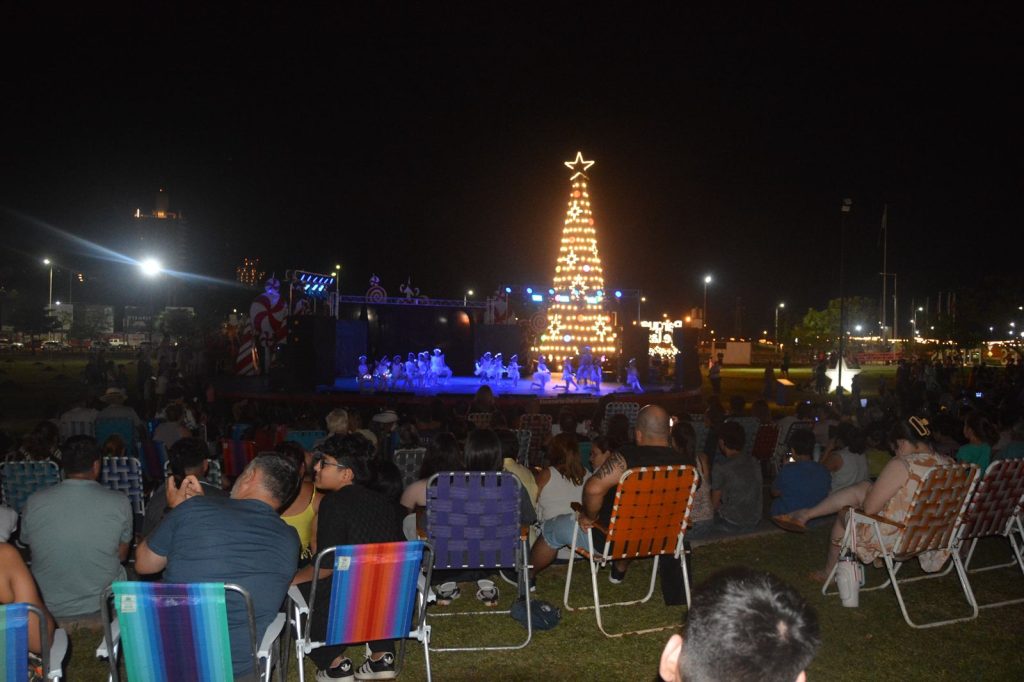 La Escuela Municipal de Danzas cerró el año con un gran espectáculo en el Parque de las Fiestas 1 2 - La Escuela Municipal de Danzas cerro el ano con un gran espectaculo en el Parque de las Fiestas 5 - 1