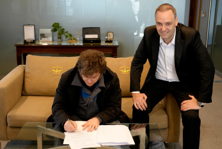 Milei firmó la Reforma Laboral y envió el proyecto al Congreso