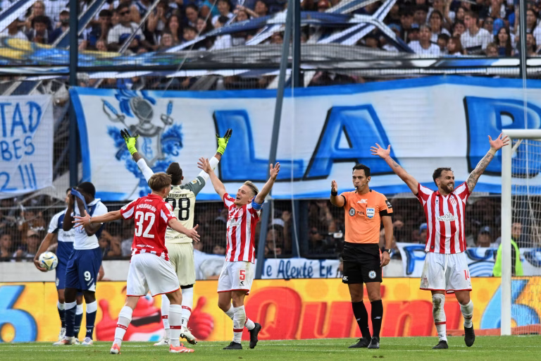 Estudiantes ganó el clásico y jugará la final del Clausura ante Racing
