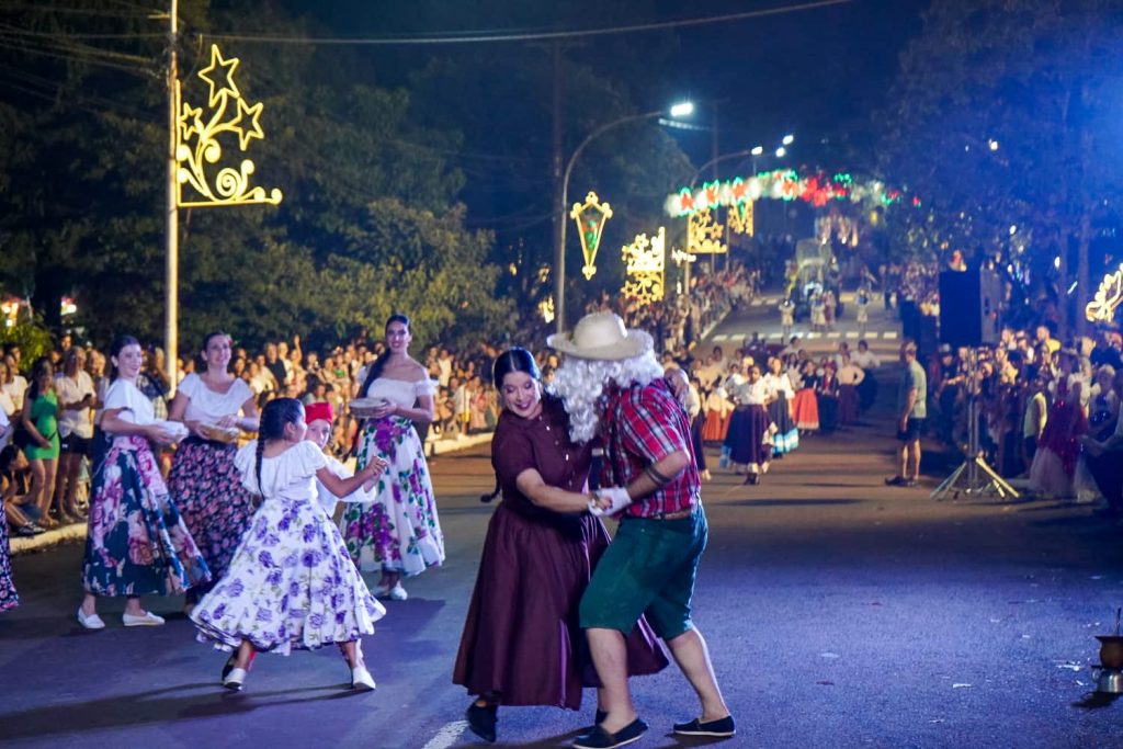 Passalacqua llamó a la unidad en la apertura de la 30° Fiesta Nacional de la Navidad del Litoral 6 12 - Passalacqua llamo a la unidad en la apertura de la 30° Fiesta Nacional de la Navidad del Litoral 5 - 11