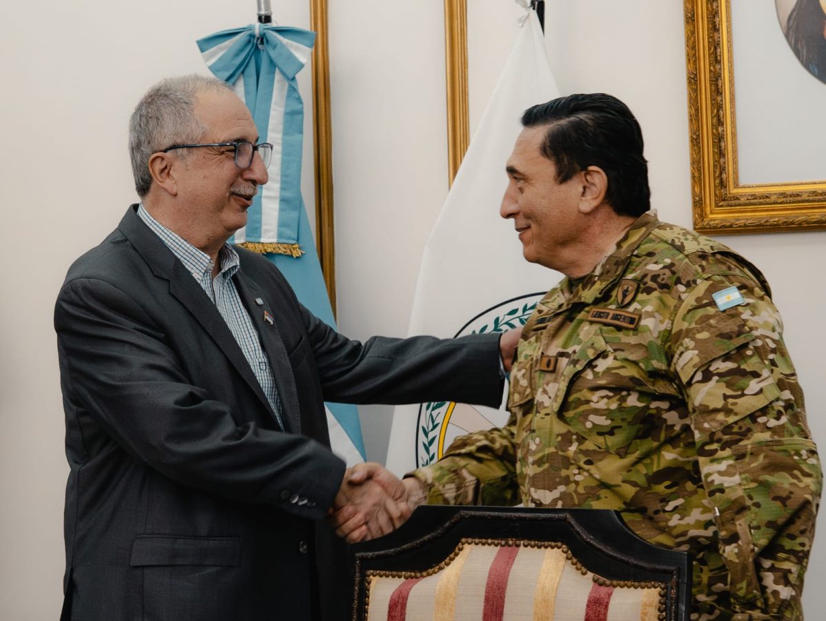 Passalacqua recibio al nuevo Comandante de la XII Brigada de Monte 2 - 5