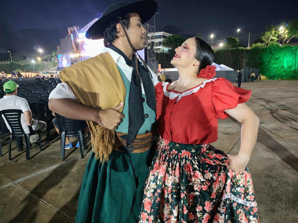 Posadas vibró con la segunda noche del Festival Nacional del Litoral 2 4 - Posadas vibro con la segunda noche del Festival Nacional del Litoral 1 - 3