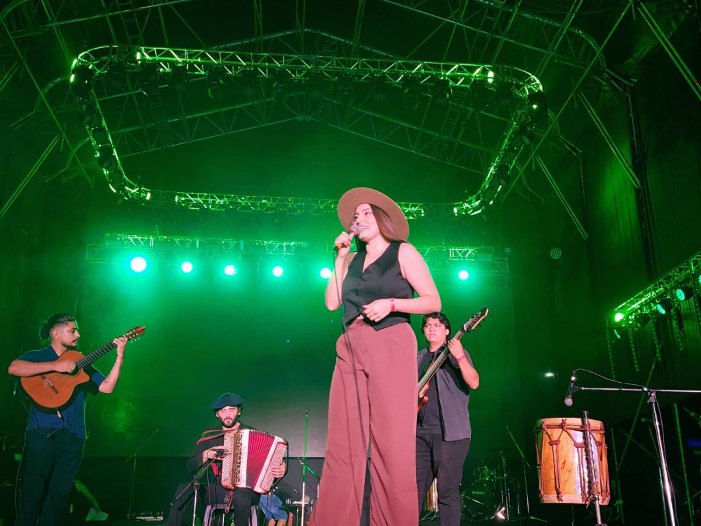 Posadas vibró con la segunda noche del Festival Nacional del Litoral 5 10 - Posadas vibro con la segunda noche del Festival Nacional del Litoral 3 - 9