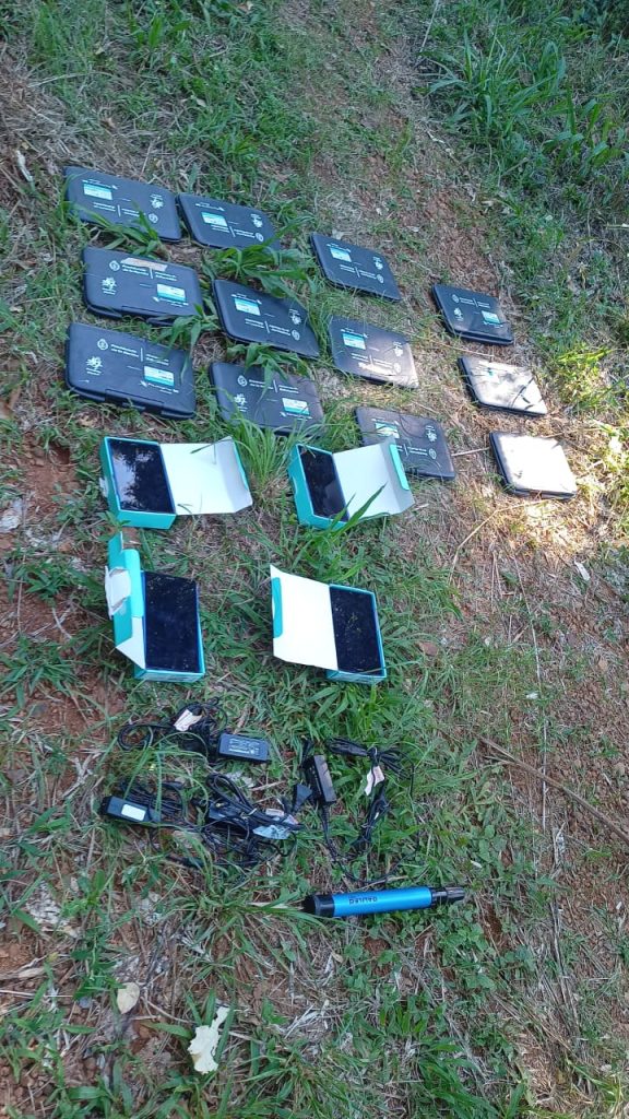 Tras un despliegue policial recuperaron computadoras robadas en San Vicente 1 2 - Tras un despliegue policial recuperaron computadoras robadas en San Vicente 1 - 1