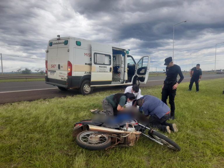 Despiste de motocicleta dejó una mujer lesionada en la zona sur de Posadas