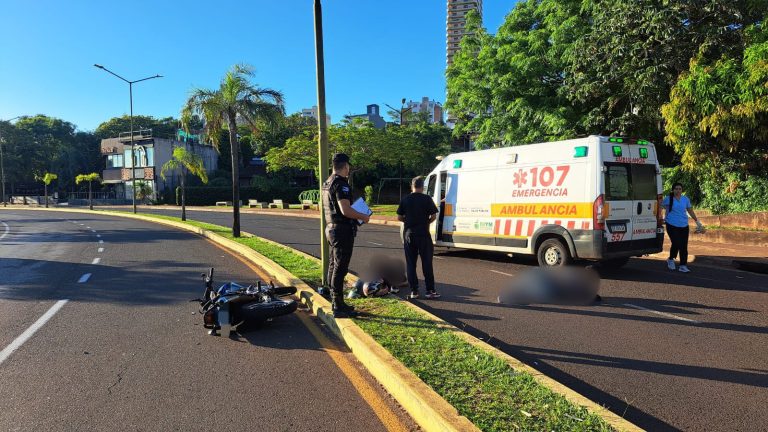 Despiste de moto en la Costanera de Posadas terminó con dos lesionados