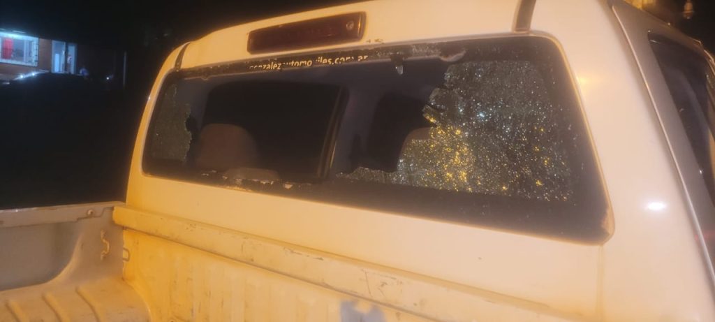 Ya son tres los detenidos tras el ataque a policías en Hipólito Yrigoyen 1 2 - Ya son tres los detenidos tras el ataque a policias en Hipolito Yrigoyen 1 - 1