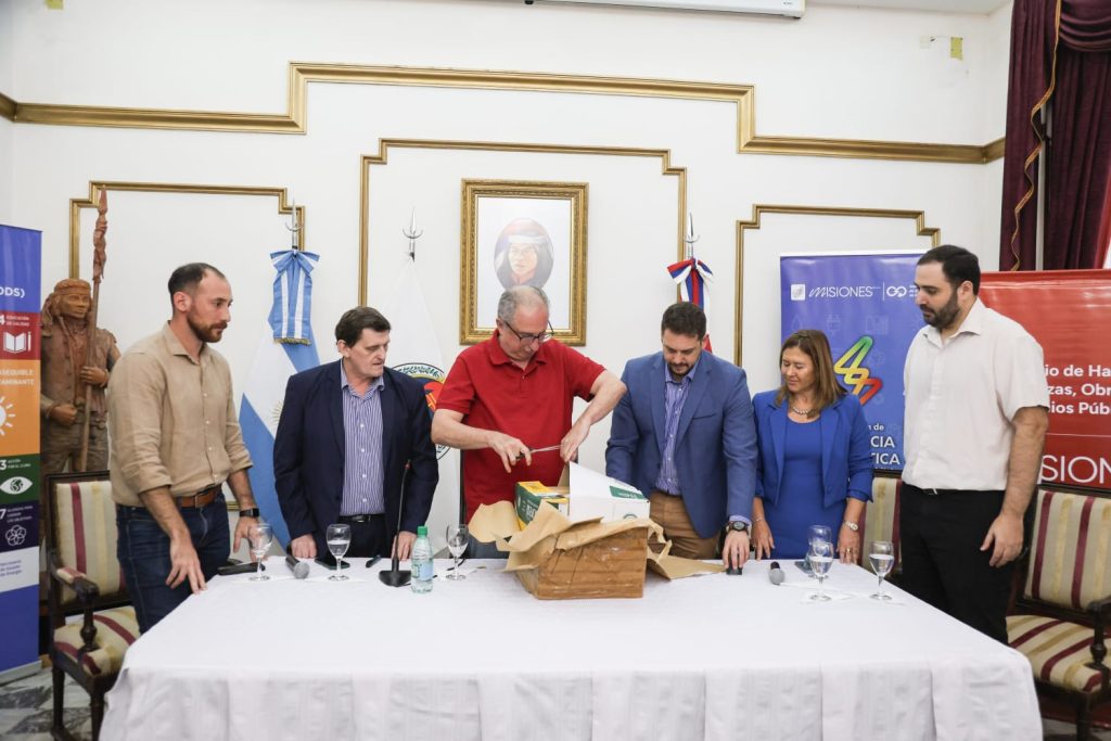 Misiones avanza con una obra energética que beneficiará a más de 100 mil familias 2 4 - apertura licitacion 2 - 3