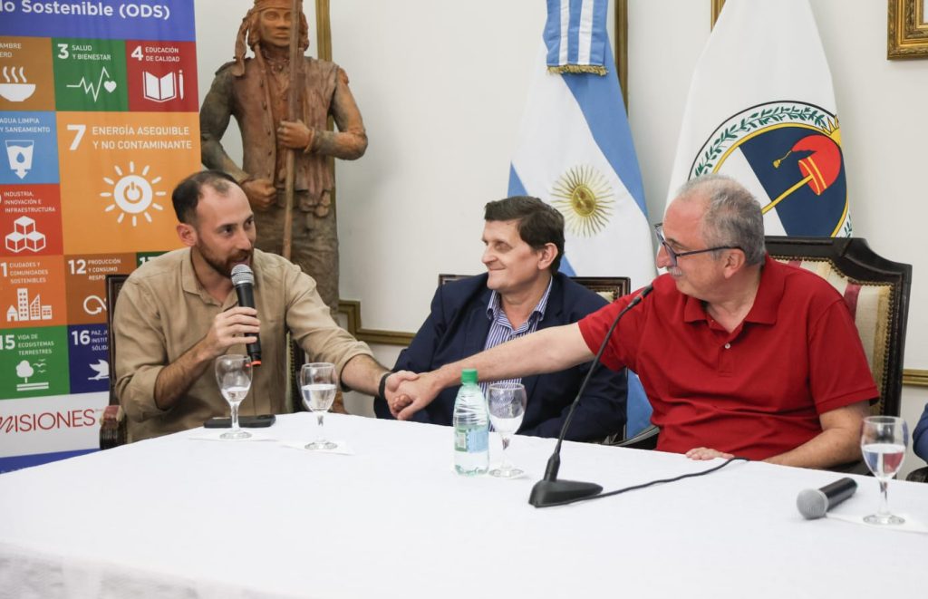 Misiones avanza con una obra energética que beneficiará a más de 100 mil familias 3 6 - apertura licitacion 3 - 5