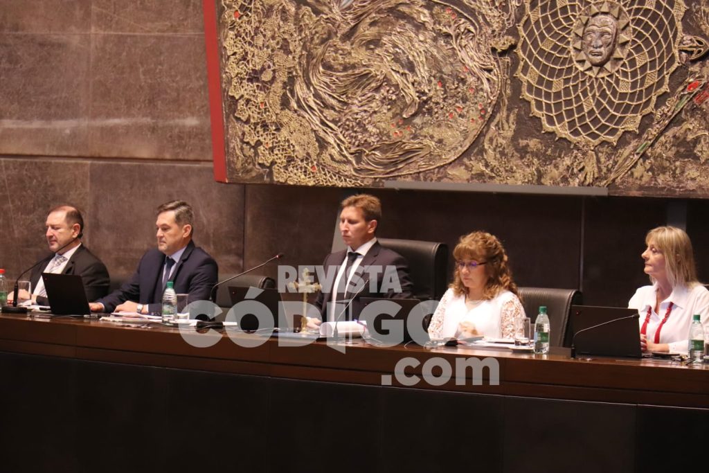 Macias asume la presidencia de la Cámara y consolida una etapa de diálogo entre oficialismo y oposición 1 2 - asuncion de autoridades legislatura 2 - 1