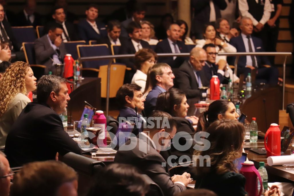 Macias asume la presidencia de la Cámara y consolida una etapa de diálogo entre oficialismo y oposición 3 6 - asuncion de autoridades legislatura 4 - 5