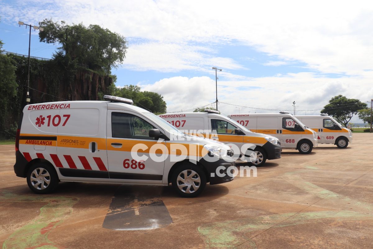 El Gobierno provincial entregó ambulancias y equipamiento sanitario a municipios 1 2 - entrega de ambulancia 1 - 1