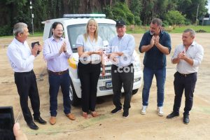 entrega de ambulancia y equipamiento (2)
