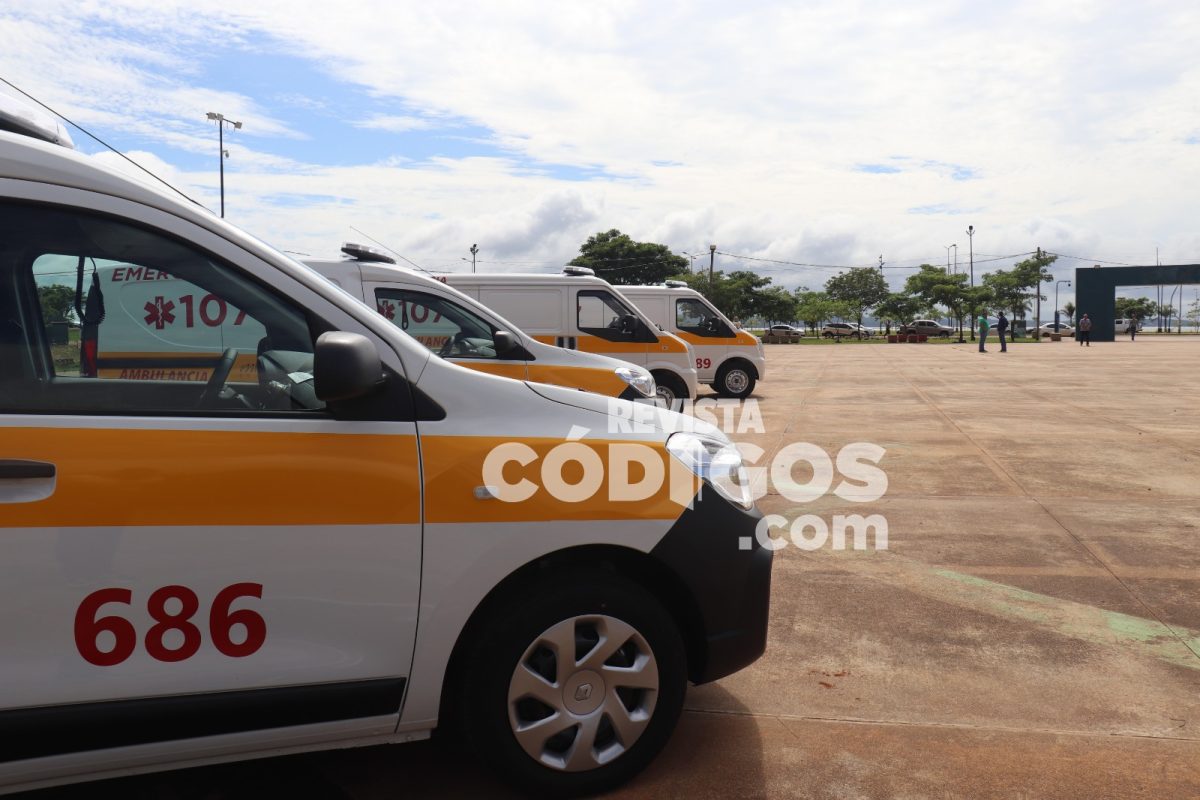 El Gobierno provincial entregó ambulancias y equipamiento sanitario a municipios 8 16 - entrega de ambulancia y equipamiento 6 - 15