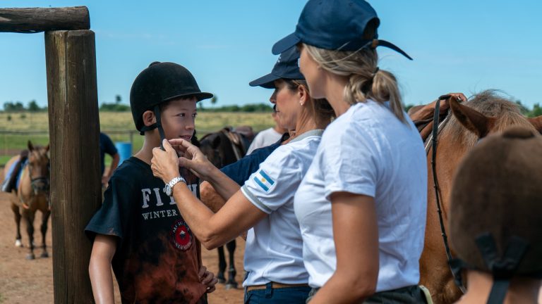 Concluyó el programa que combinó equinoterapia y arte para adolescentes del Hogar Padre Sepp