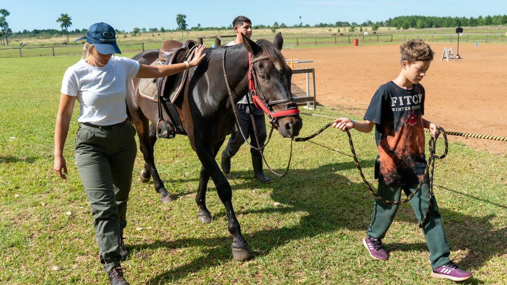 Concluyó el programa que combinó equinoterapia y arte para adolescentes del Hogar Padre Sepp 2 4 - equinoterapia 4 - 3