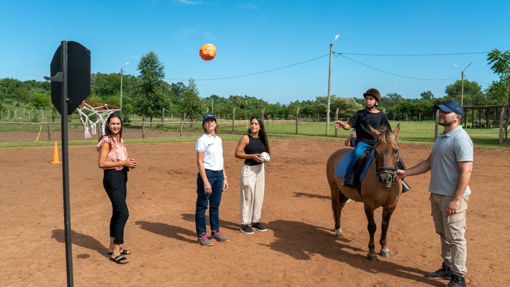 Concluyó el programa que combinó equinoterapia y arte para adolescentes del Hogar Padre Sepp 3 6 - equinoterapia 5 - 5