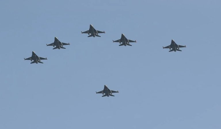 Los primeros F-16 comprados a Dinamarca pasaron por Buenos Aires