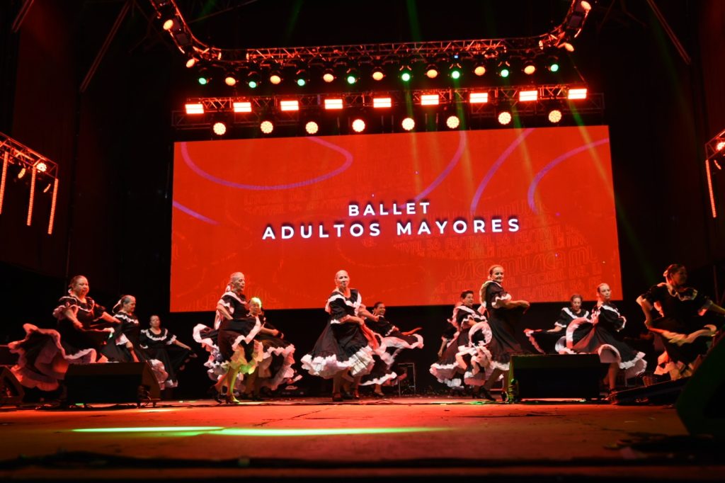 Miles de personas celebraron la última noche del Festival del Litoral en Posadas 5 10 - festival del litoral 5 1 - 9