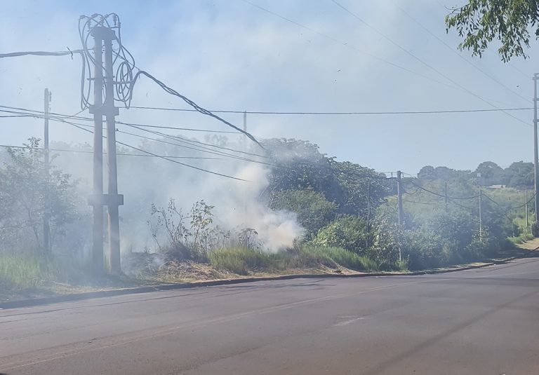 Bomberos controlaron un incendio de malezas en Posadas