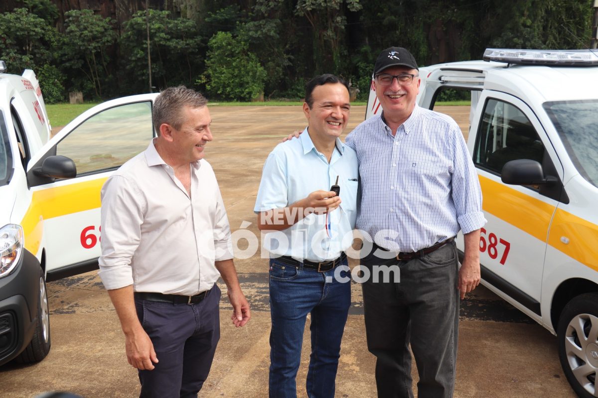 Jardín América recibió una nueva ambulancia: "Es una gran noticia para cerrar el año", destacó Araujo 3 6 - jardin america ambulancia araujo 2 - 5