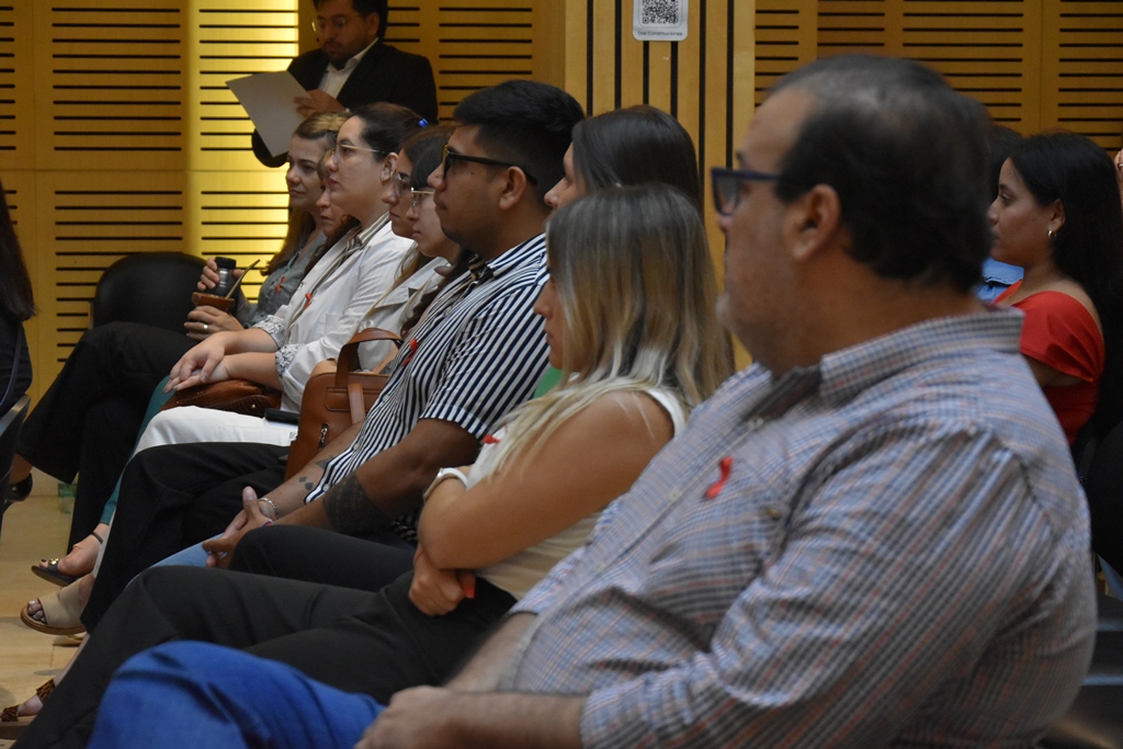 Realizaron en Legislatura una charla por el Día Mundial de la Respuesta al VIH 1 2 - legislatura charla hiv 6 - 1