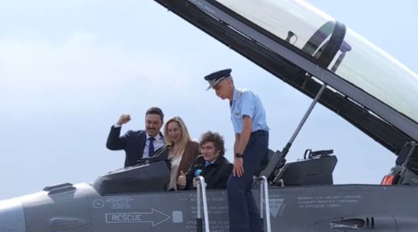 milei en f-16