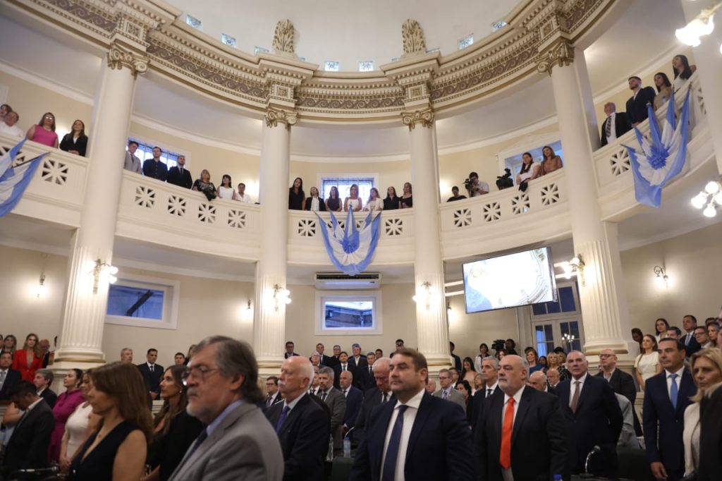 Por primera vez, un gobernador de Misiones participó en la asunción de su par correntino 2 4 - passalacqua corrientes 3 - 3